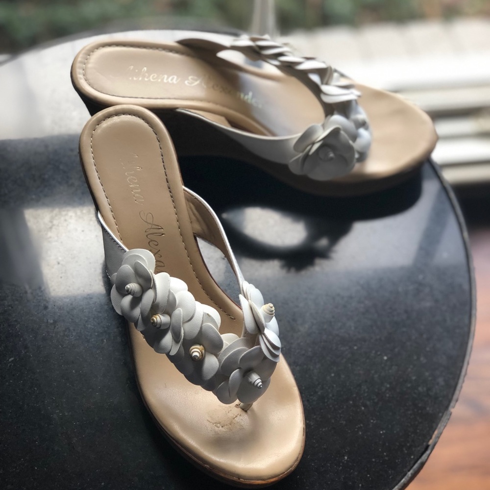 White wedge sandal with flowers